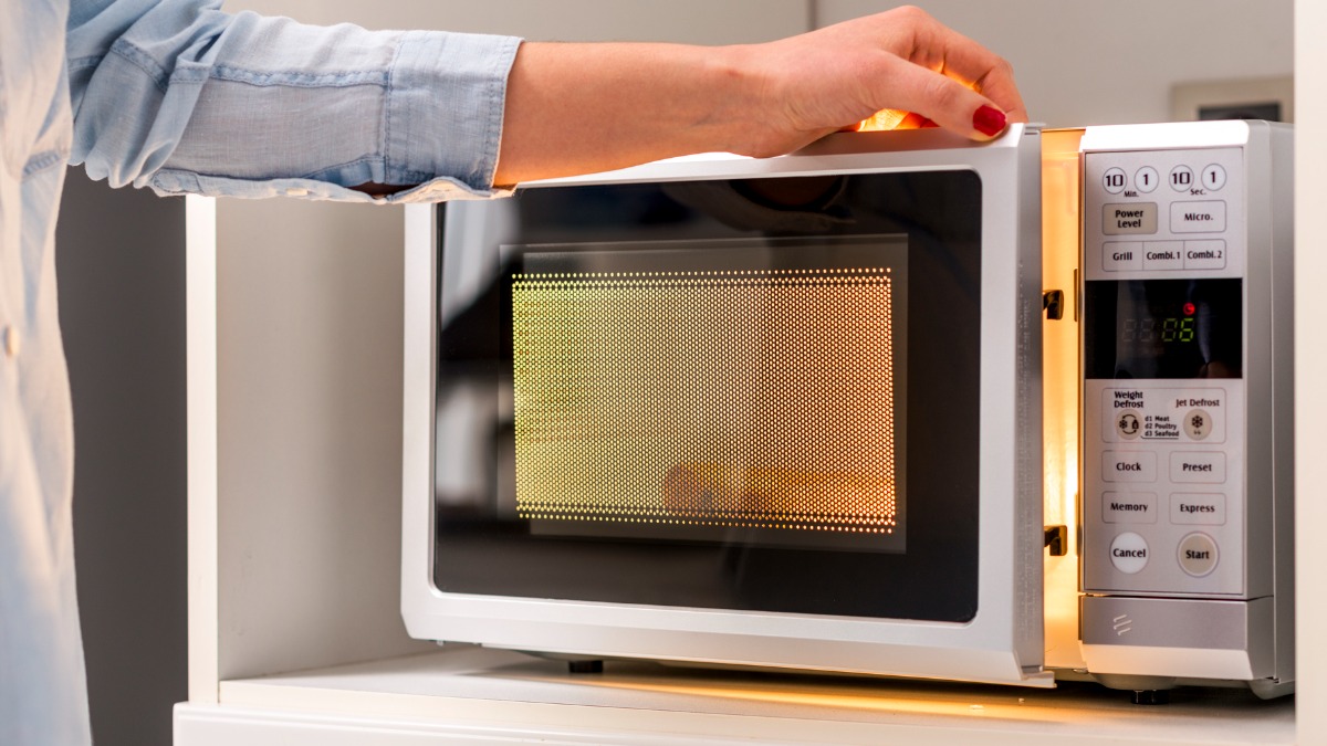 four à micro-ondes en pose libre